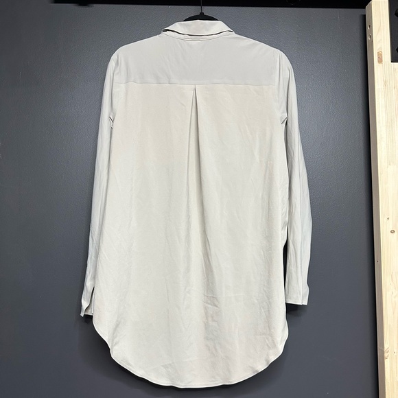 NWOT Athleta Urbanite Button Front Top Beige S - Picture 4 of 4